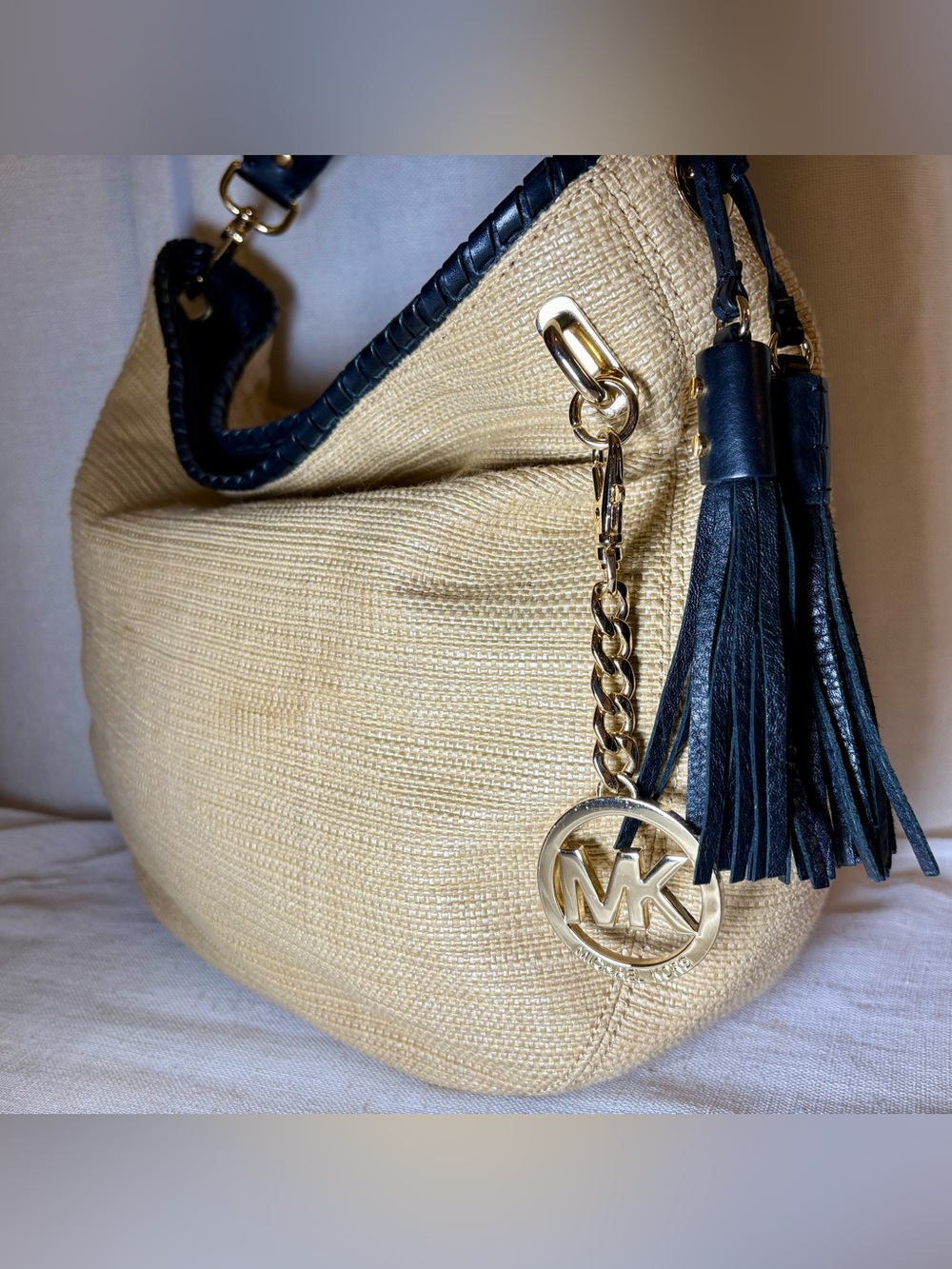 Michael Kors Straw Woven Hobo Shoulder Bag Black Leather Trim Gold MK Gold Charm - Picture 3 of 12